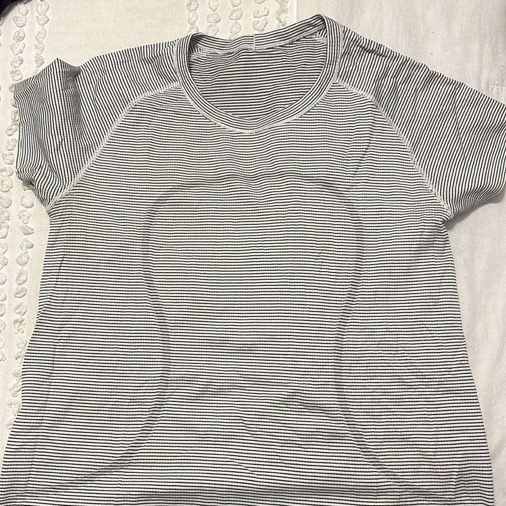 Lululemon women’s swiftly short sleeve size 12